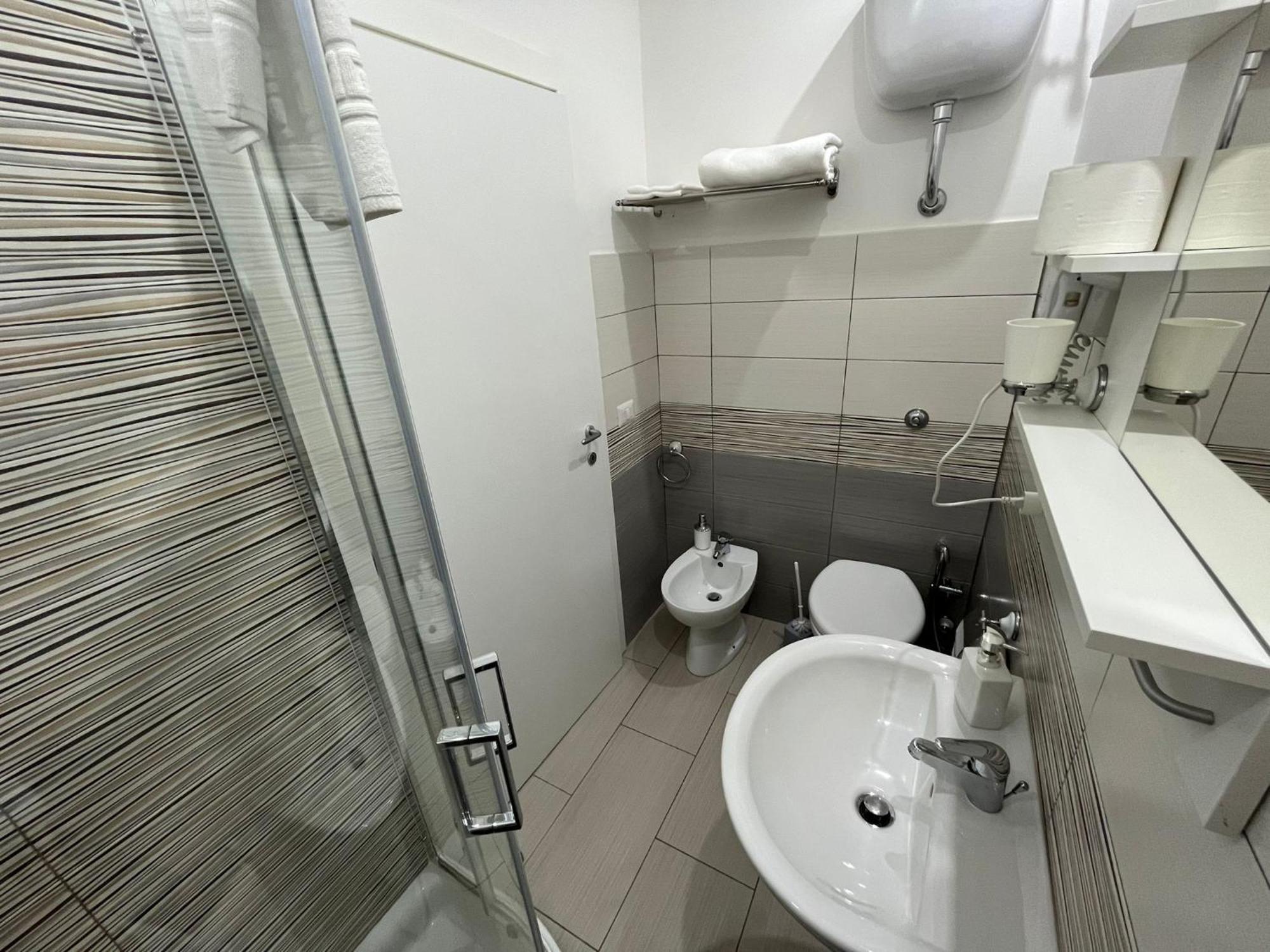 F.Rooms Napoli Luaran gambar