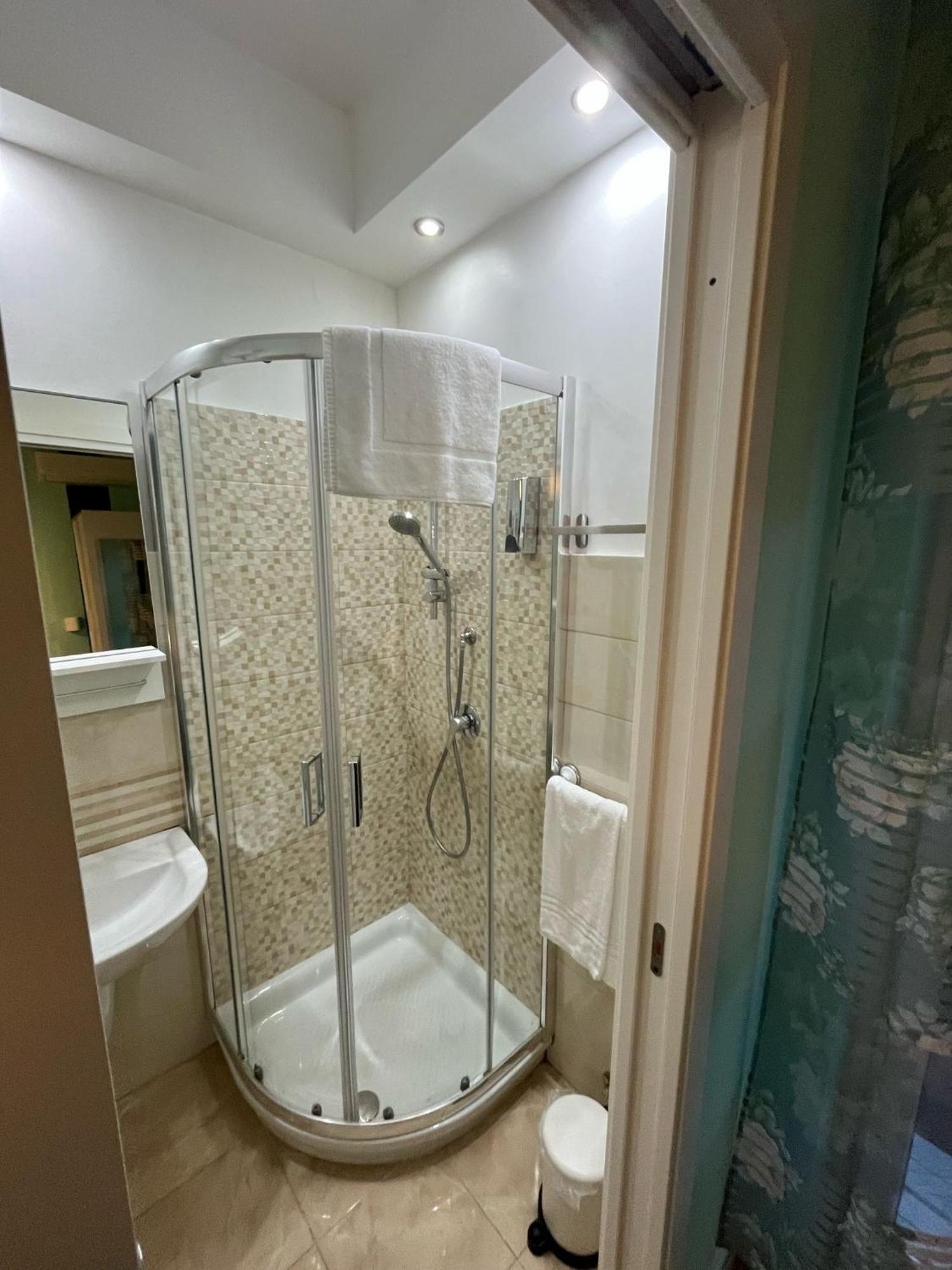 F.Rooms Napoli Luaran gambar