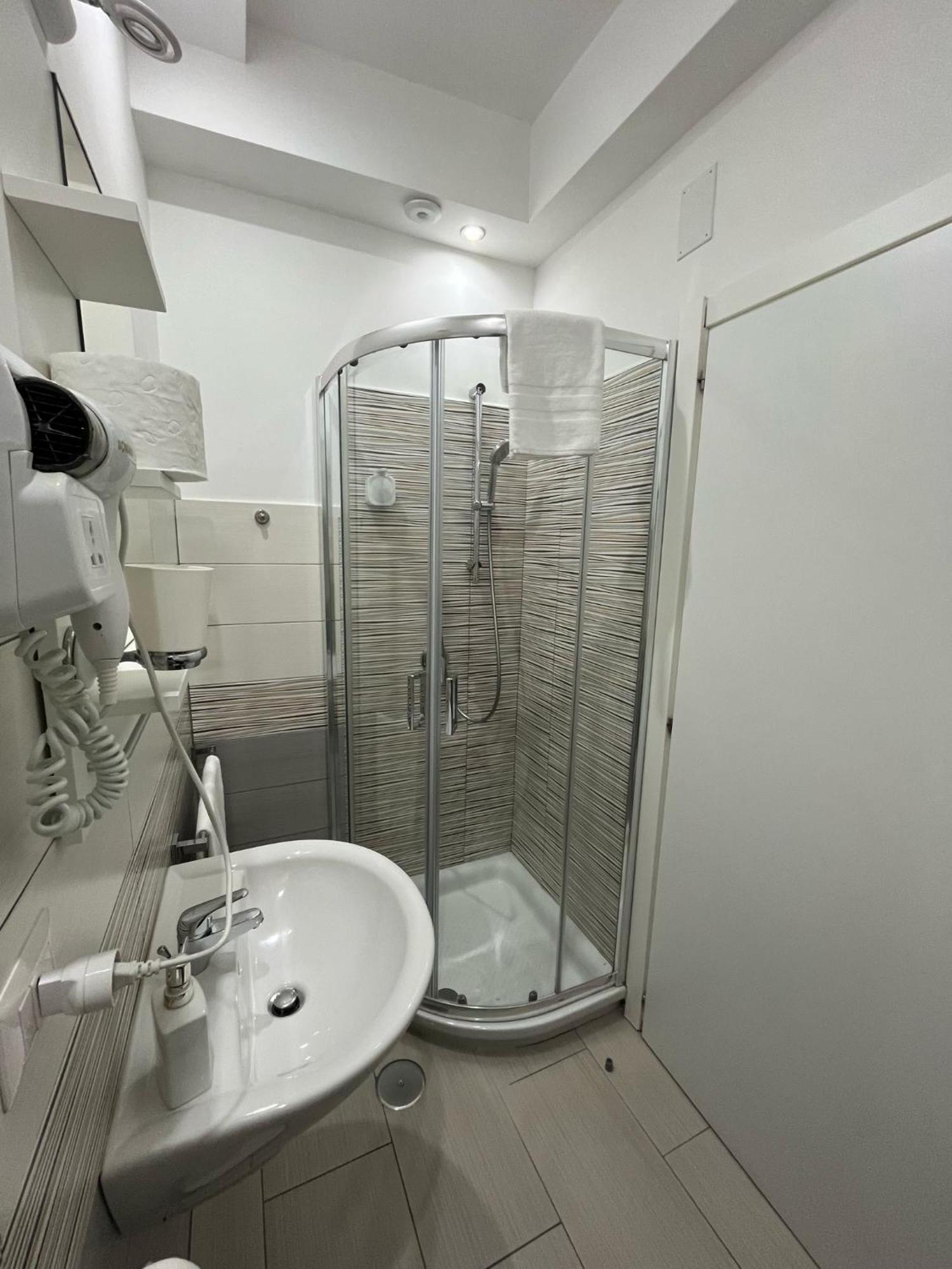 F.Rooms Napoli Luaran gambar