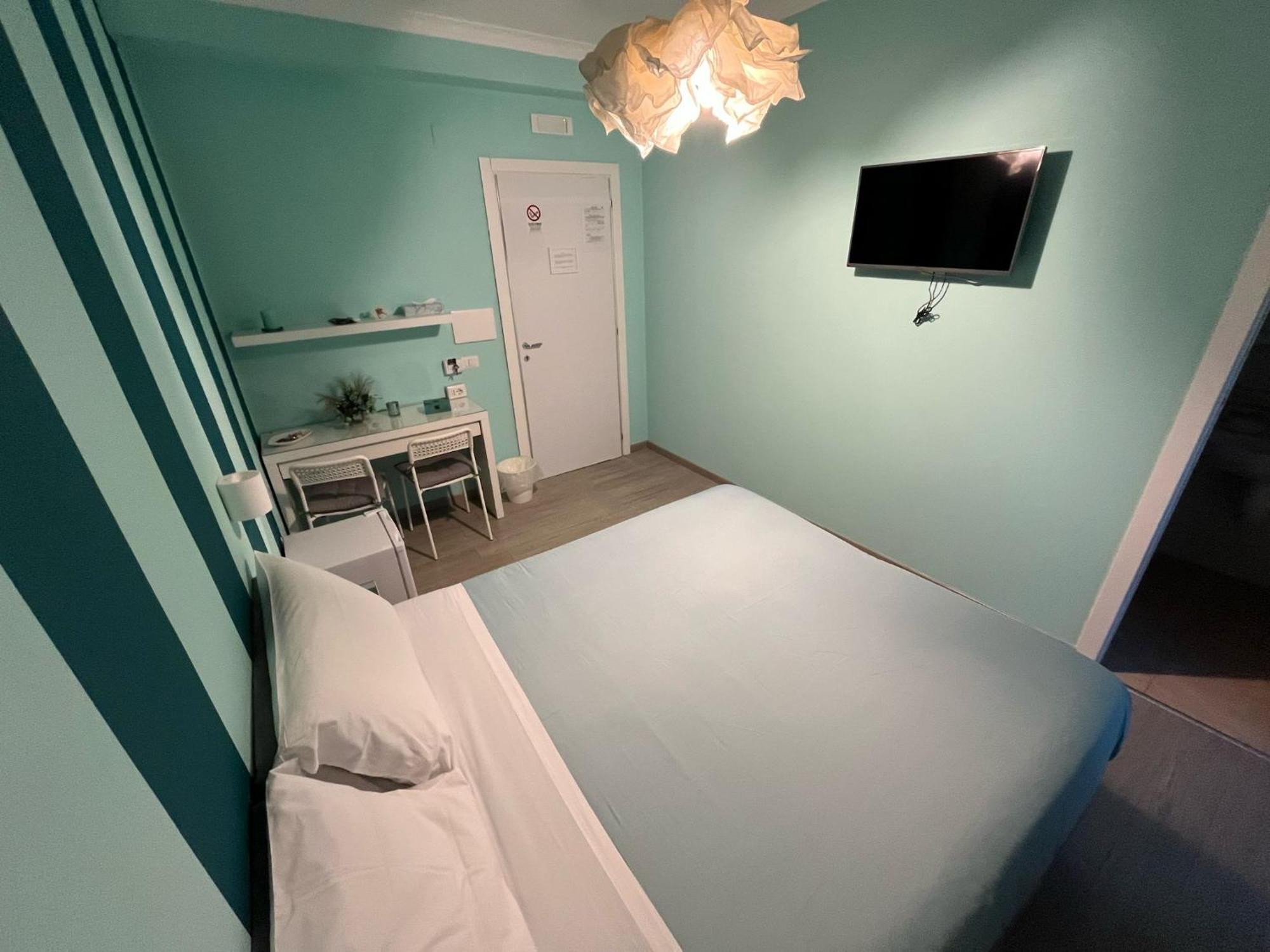 F.Rooms Napoli Luaran gambar
