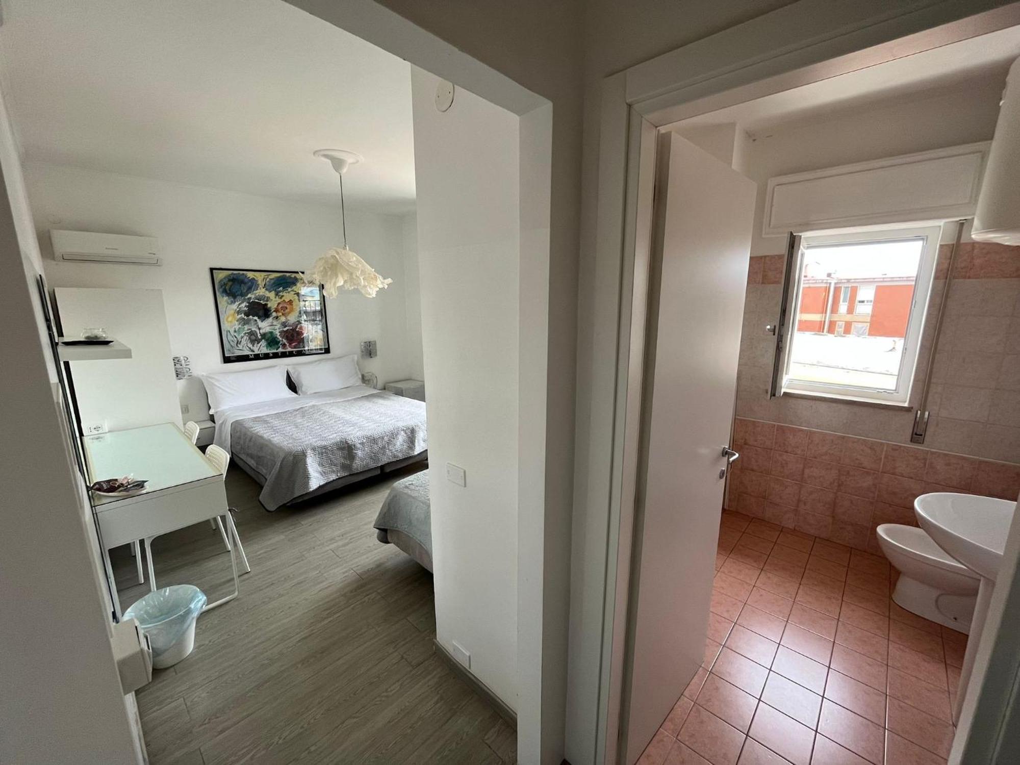 F.Rooms Napoli Luaran gambar