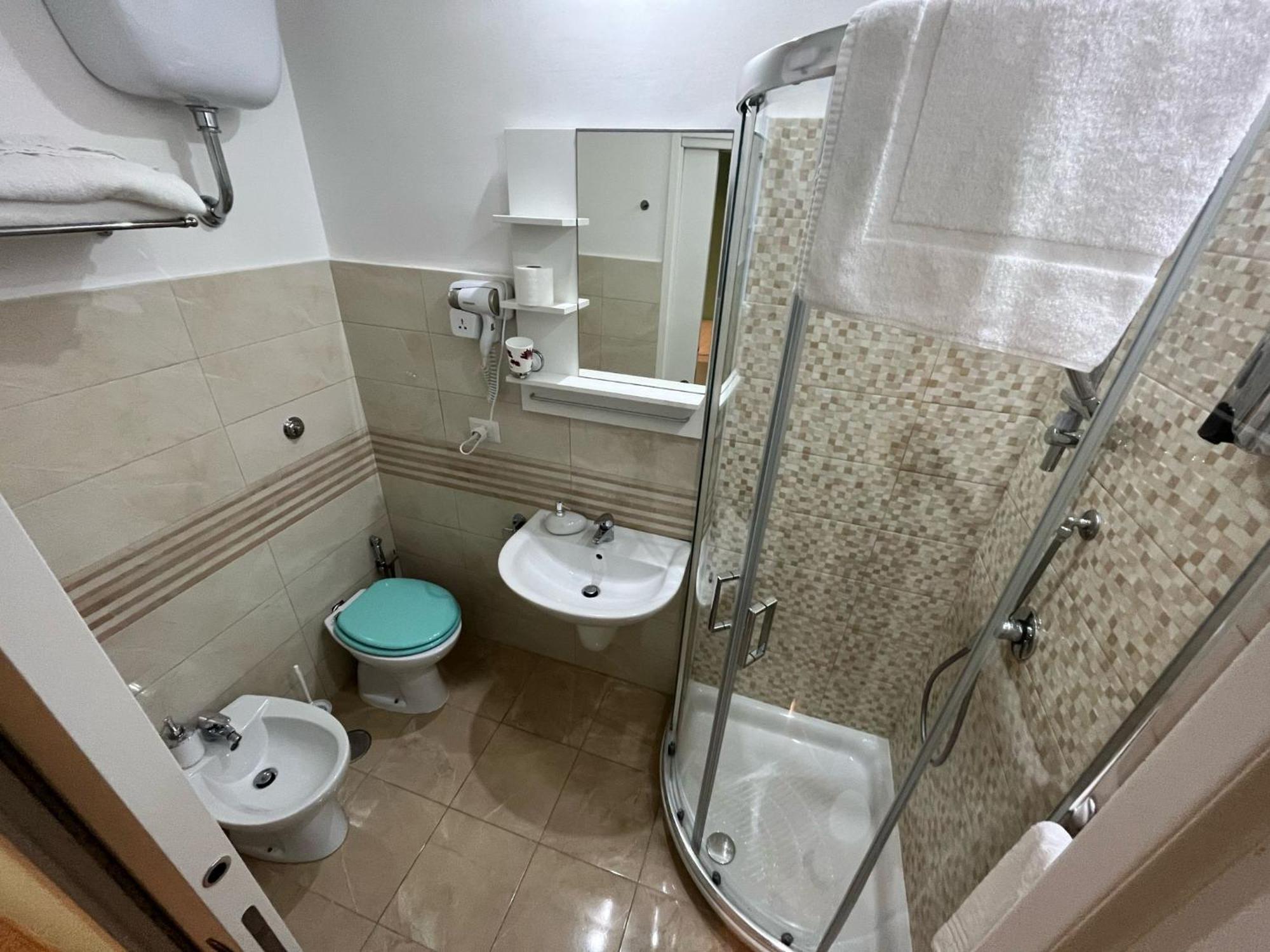 F.Rooms Napoli Luaran gambar
