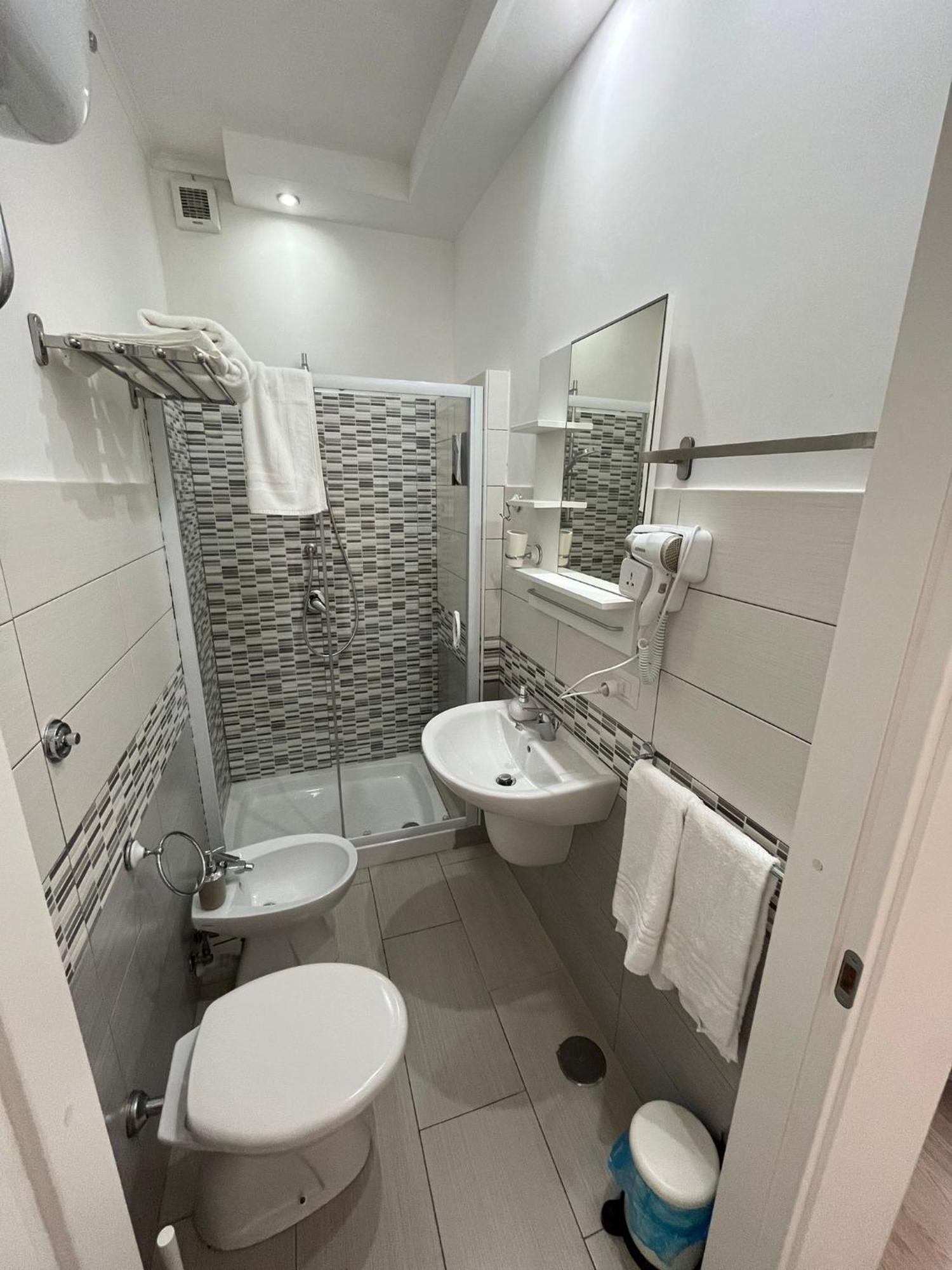 F.Rooms Napoli Luaran gambar